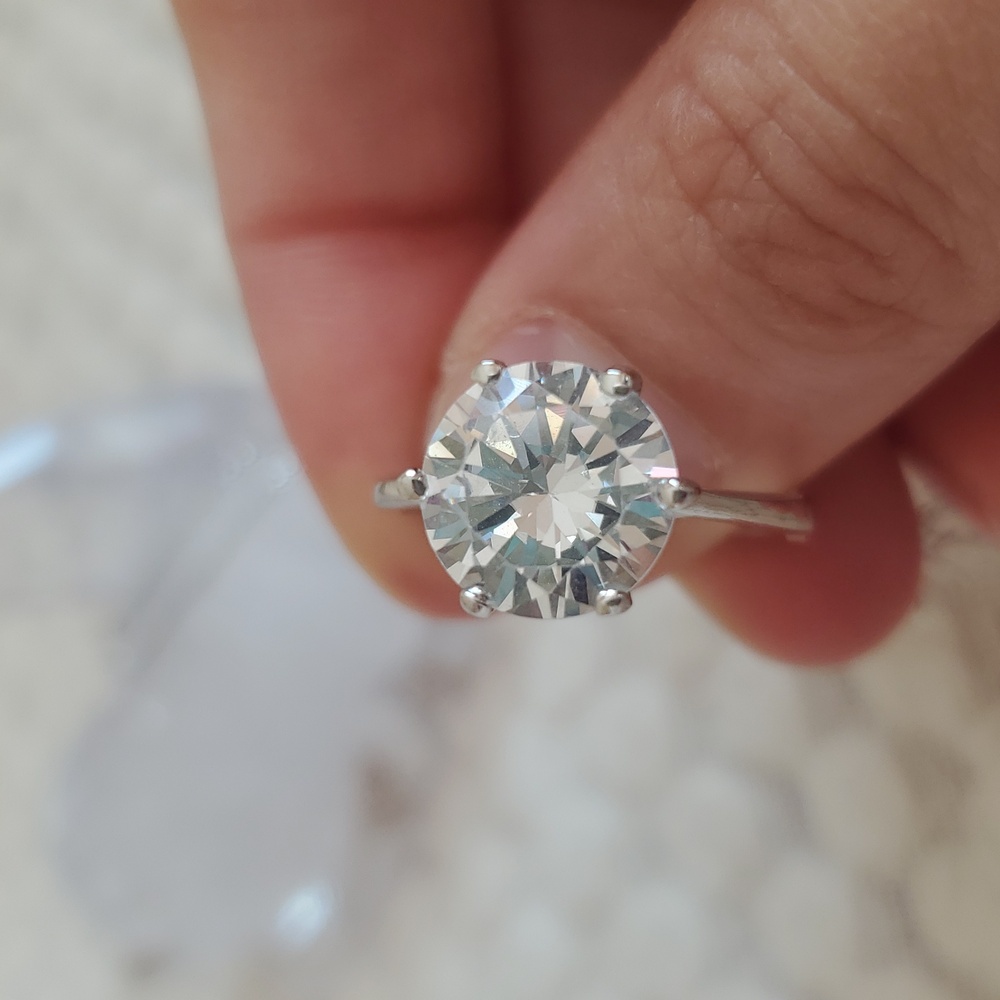 Elegant Silver Ring with Clear Gemstone Womens Size 8 - NEW